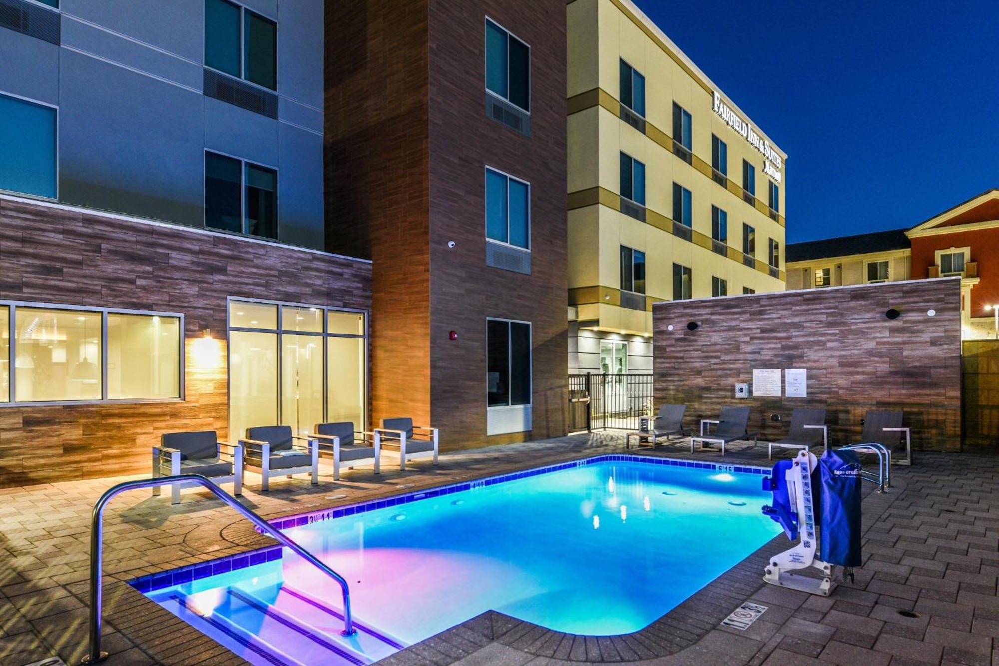Fairfield Inn & Suites Ontario Rancho Cucamonga Exterior photo